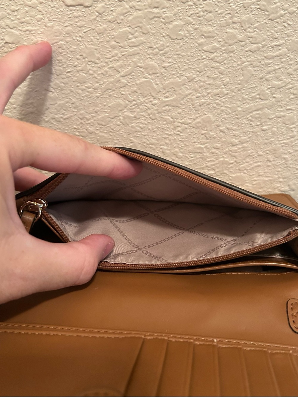 Michael Kors | Jet Set | Charm | Small Phone | Crossbody - Picture 9 of 16